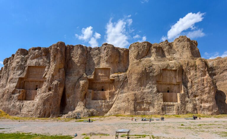 نقش رستم - جاهای دیدنی شیراز در زمستان