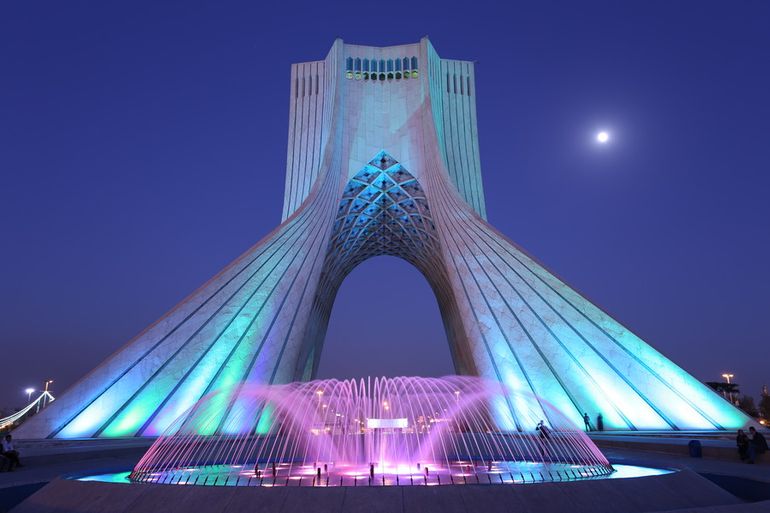 برج آزادی - جاهای دیدنی تهران در عید نوروز
