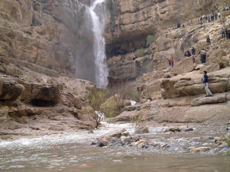 آبشار دره گاهان - جاهای دیدنی یزد در تابستان