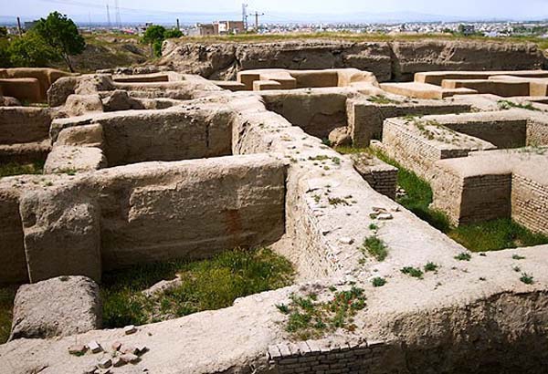 تپه باستانی هگمتانه - جاهای دیدنی همدان در تابستان