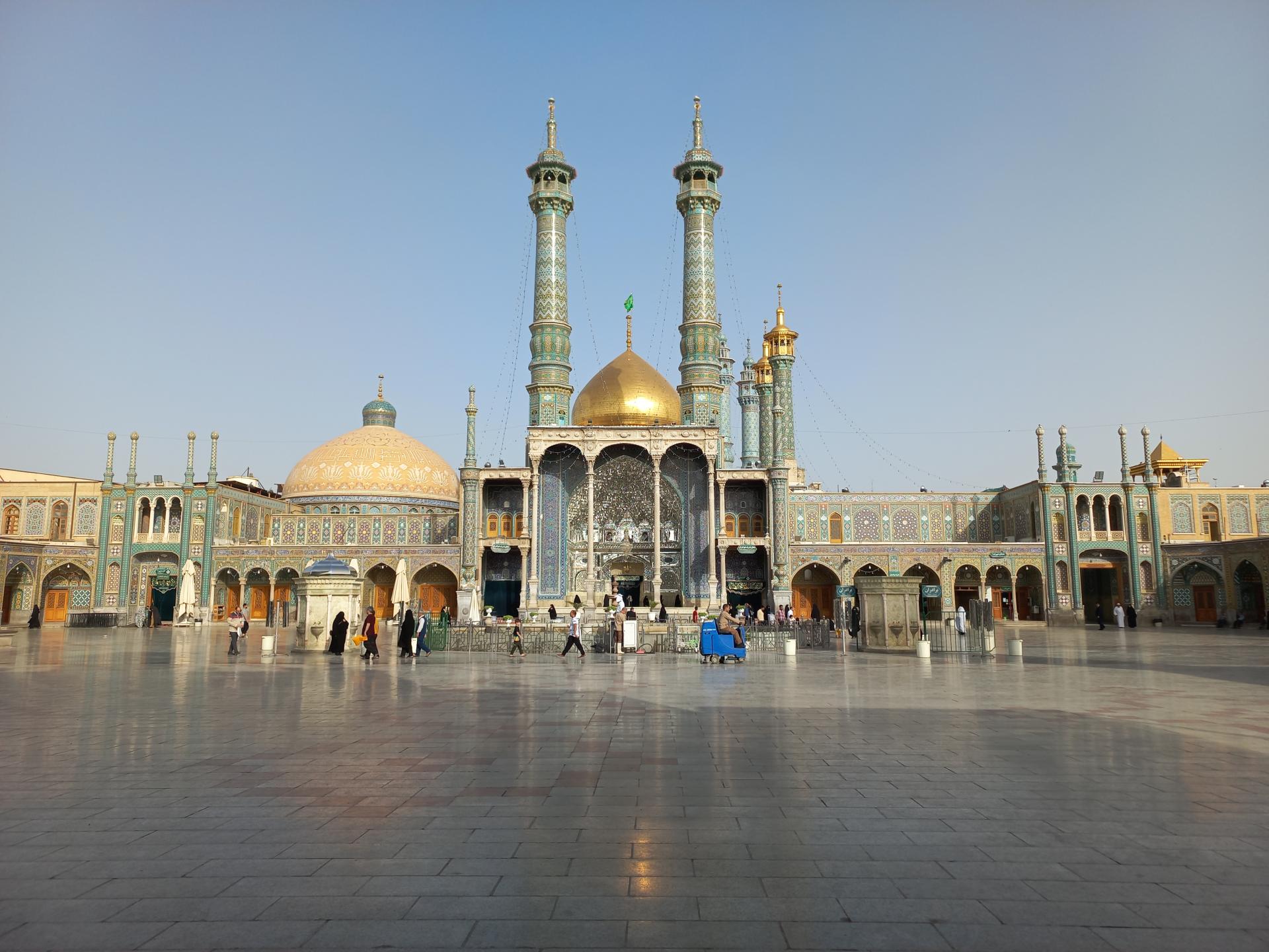 حرم حضرت معصومه (س) - جاهای دیدنی قم